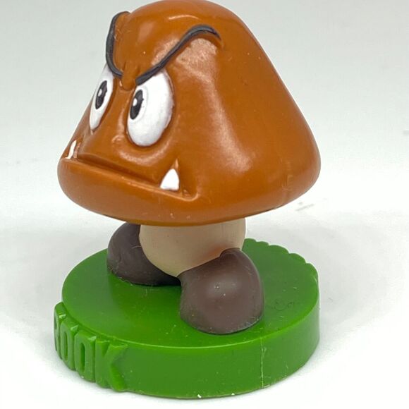 1x Nintendo Super Mario Chess ROOK GOOMBA Game Replacement Part 2009 - Picture 2 of 10